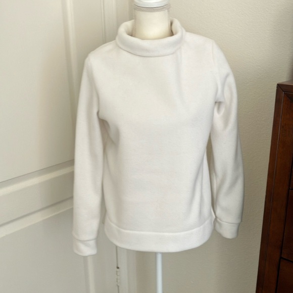 Tommy Hilfiger white women’s faux fur 100% polyester sweater Size M - Picture 1 of 7